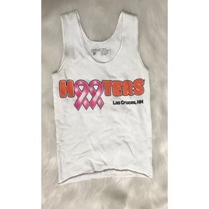 Hooters tank top